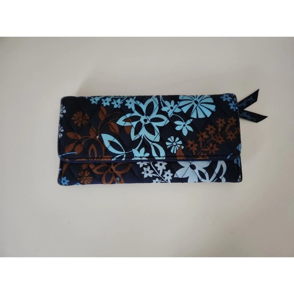 Vera‎ Bradley Women's Floral Quilted Magnetic Closure Wallet Tri Fold ID Window - Picture 1 of 6